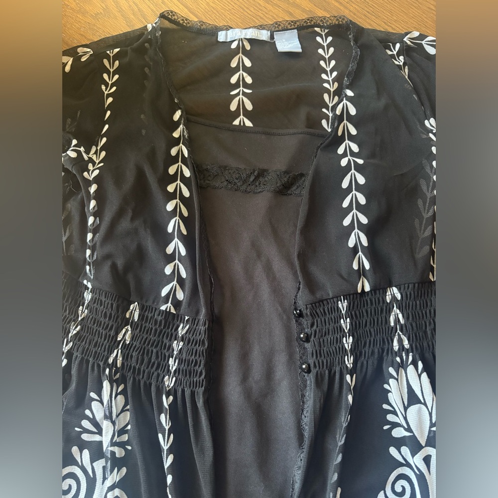 Black and White Women's Blouse - Picture 2 of 7